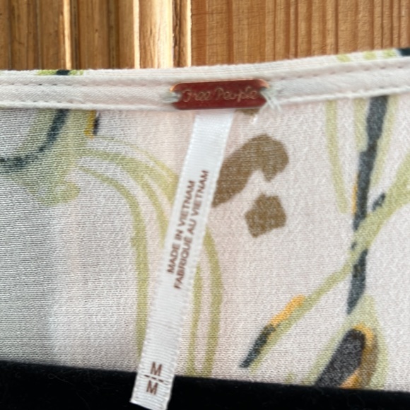 SZ M - Free People top - loose and flowy - long bell sleeves - Picture 2 of 5